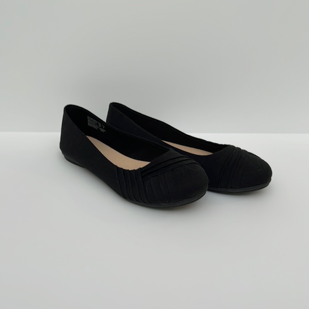 American Eagle Size 9 Black Flats